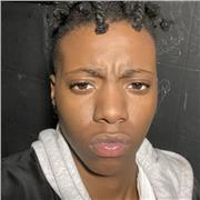 Sono una studentessa di un istituto tecnico economico, sono madrelingua inglese e so relazionarmi molto bene con i ragazzi più piccoli e della mia età per aiutarli con le loro difficoltà